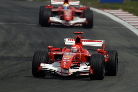Michael Schumacher satte en serie hurtige omgange.